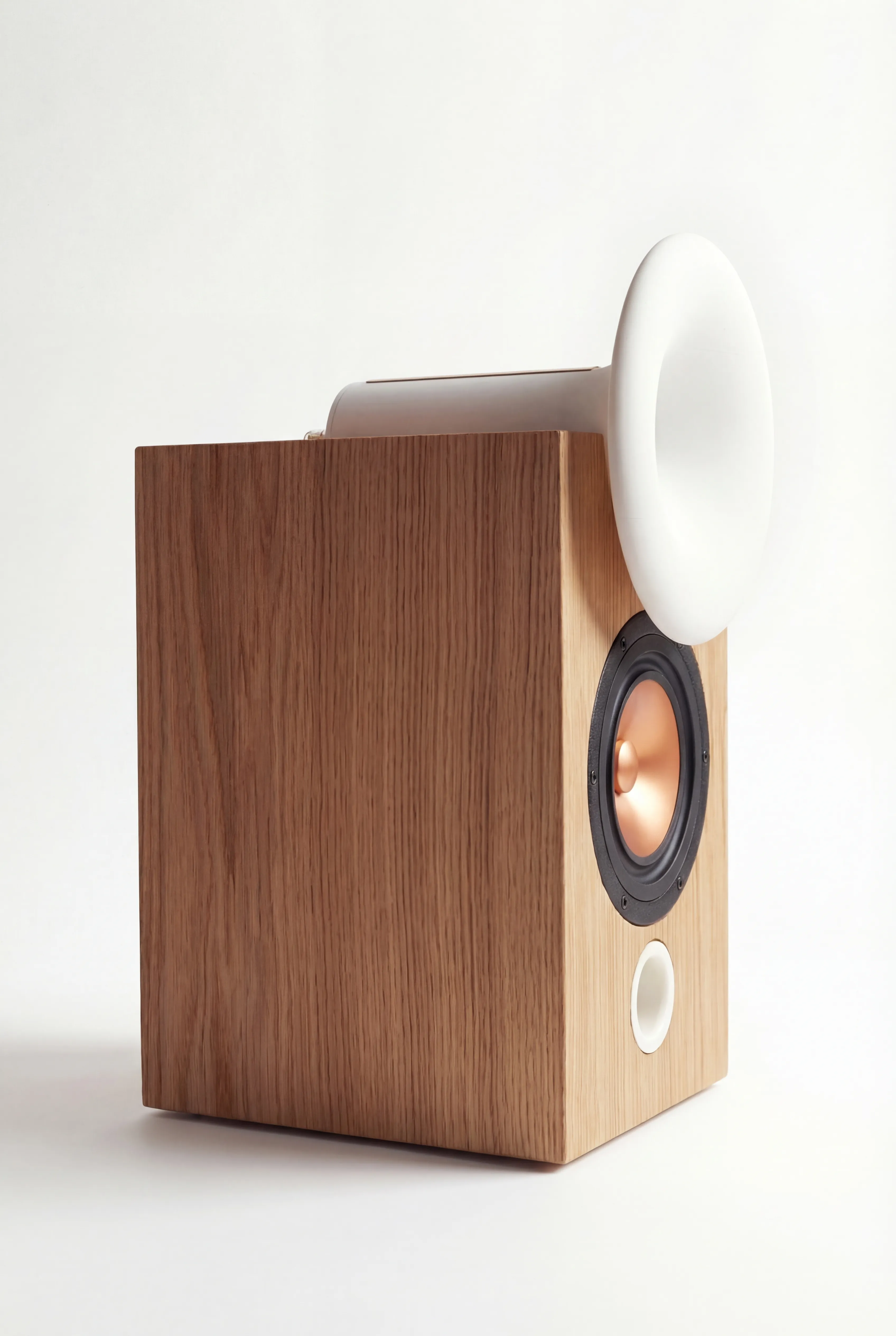 Amour three-quarter side view